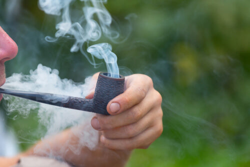 Best Pipe Tobacco Blends to Smoke in the Daytime